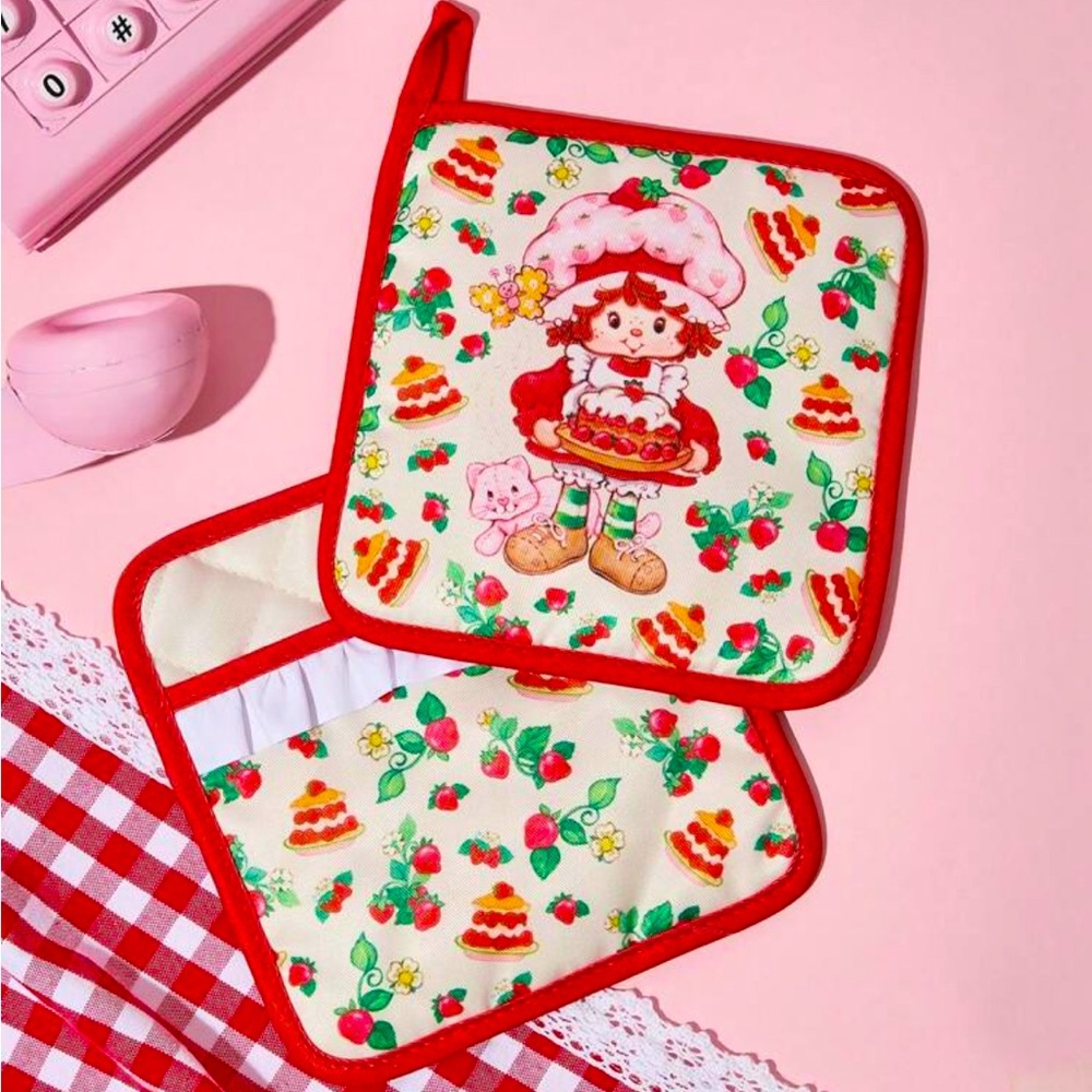 Strawberry Shortcake Heat Resistant Pot Holder NEW 🏷️ - Picture 1 of 3